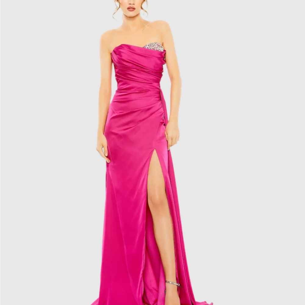 MAC DUGGAL
Pink Strapless Embellished Sweetheart
Neckline Satin Gown $498